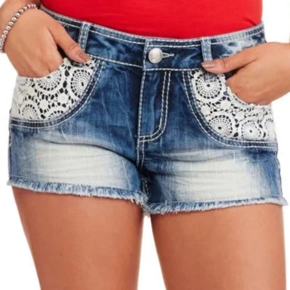 💋Rue 21 Lace Trimmed Low Daisy Dukes Denim bootie shorts 9/10 curvy 🩷 92 - Picture 1 of 7
